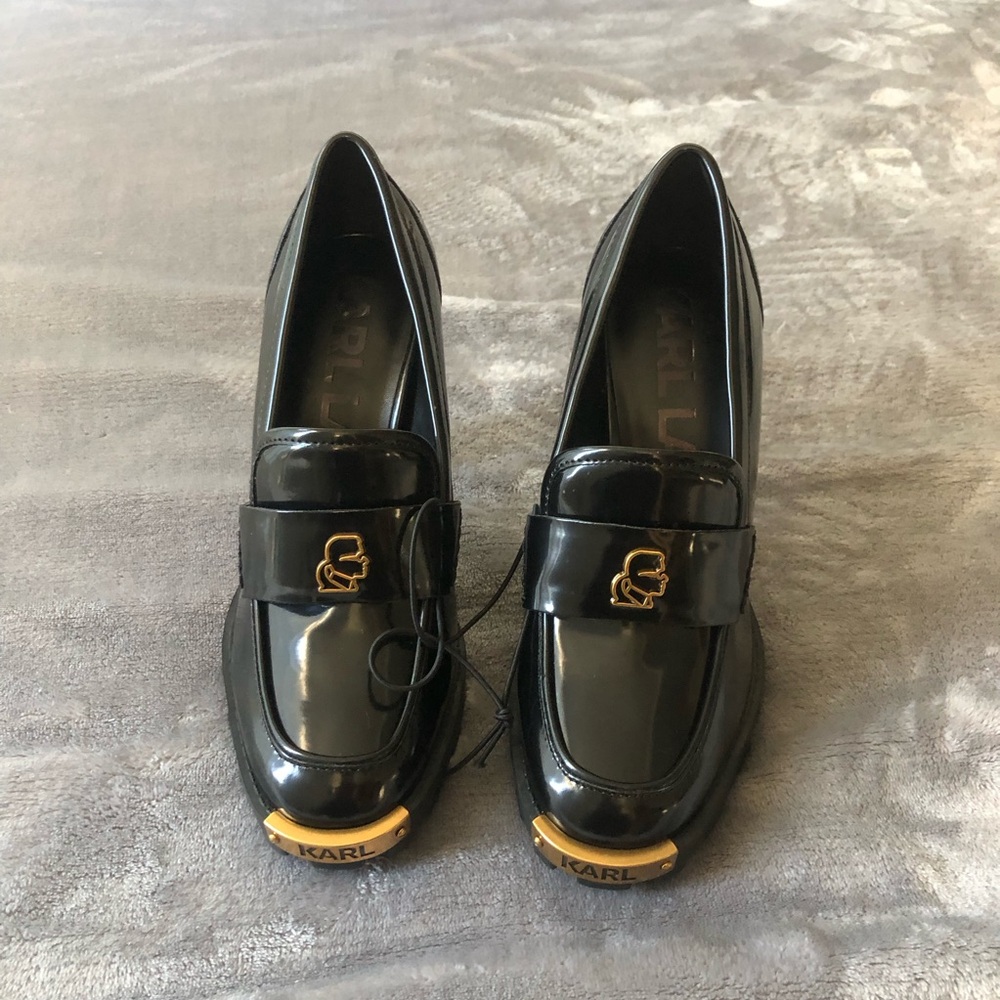 Karl Lagerfeld pumps black with gold accent size 7 1/2, brand new, never worn
